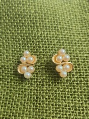 Gold-Tone Pearl Cluster Stud Earrings - Cream Pearls